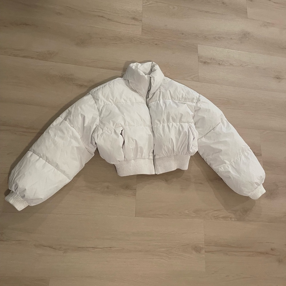 Zara Women's white Puffer Jacket